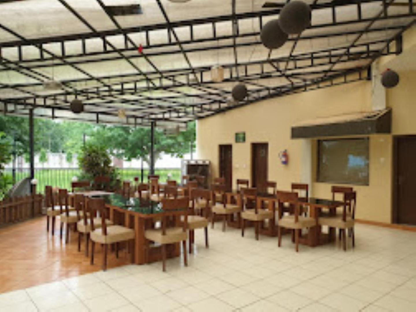 Hotel Saroj Sāgar Buitenkant foto
